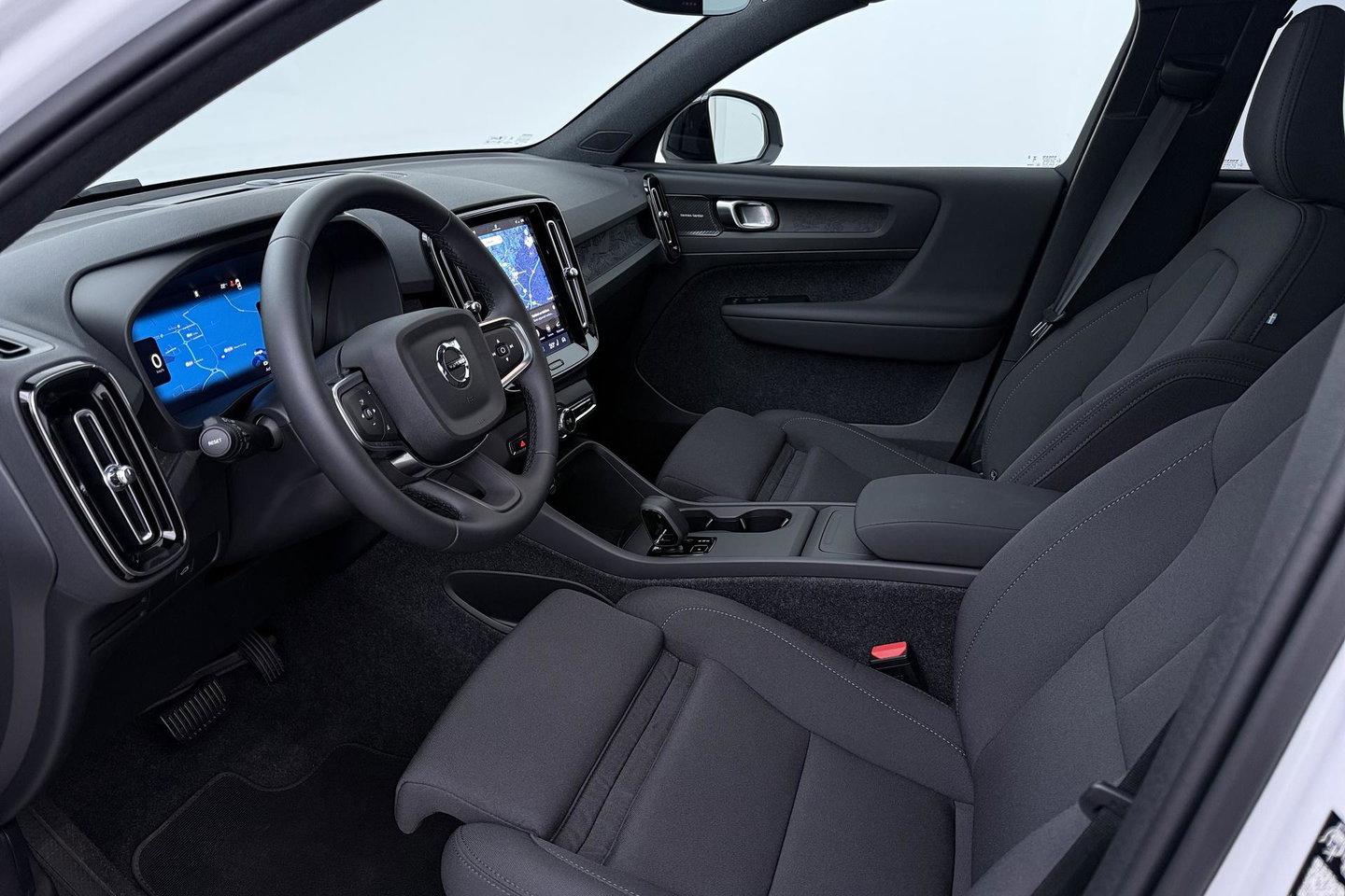 Volvo EX40 Single Motor Extended Range Plus Black Ed. 82 kWh | ACC | Panoramadak | 360° Camera | Harman/Kardon | BLIS | 20 Inch