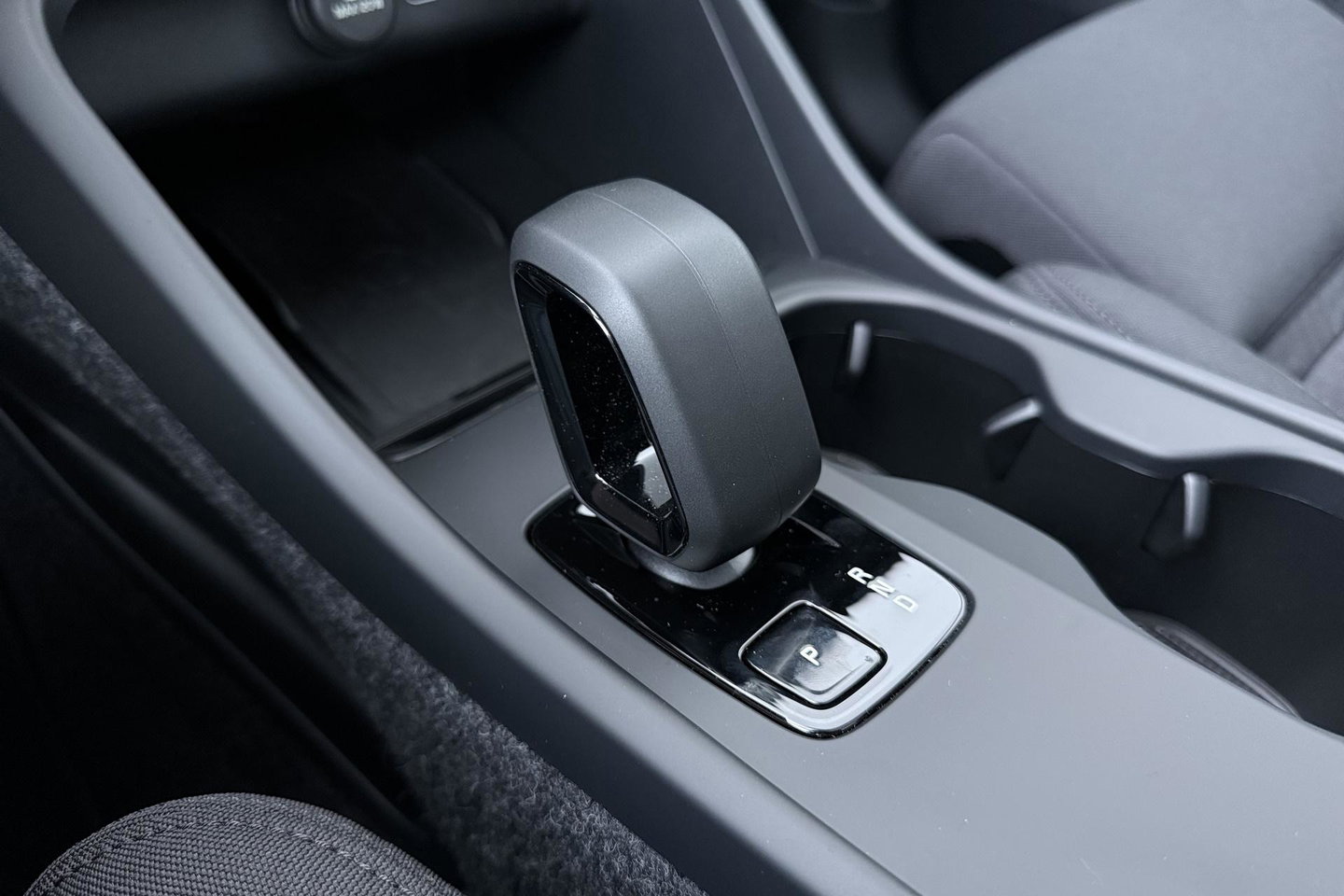 Volvo EX40 Single Motor Extended Range Plus Black Ed. 82 kWh | ACC | Panoramadak | 360° Camera | Harman/Kardon | BLIS | 20 Inch