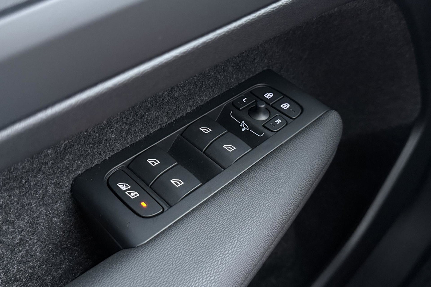 Volvo EX40 Single Motor Extended Range Plus Black Ed. 82 kWh | ACC | Panoramadak | 360° Camera | Harman/Kardon | BLIS | 20 Inch