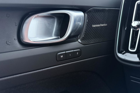 Volvo EX40 Single Motor Extended Range Plus Black Ed. 82 kWh | ACC | Panoramadak | 360° Camera | Harman/Kardon | BLIS | 20 Inch