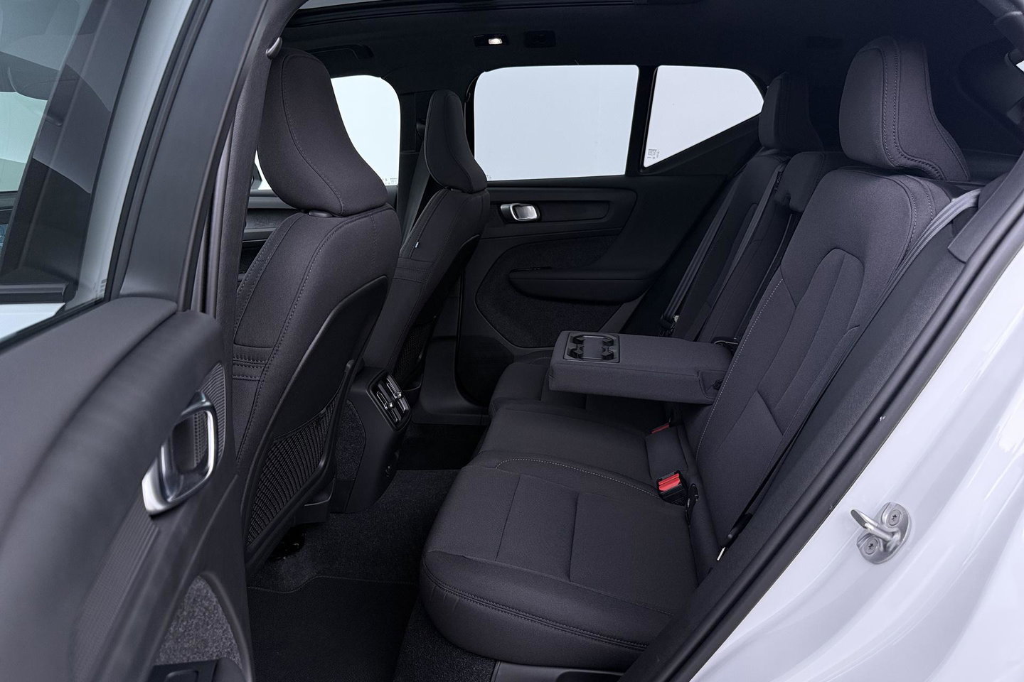 Volvo EX40 Single Motor Extended Range Plus Black Ed. 82 kWh | ACC | Panoramadak | 360° Camera | Harman/Kardon | BLIS | 20 Inch