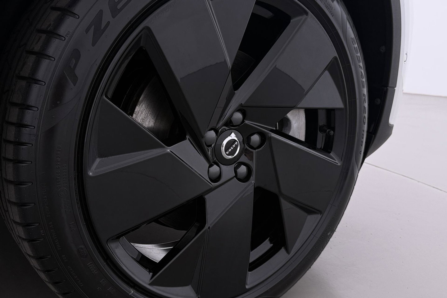 Volvo EX40 Single Motor Extended Range Plus Black Ed. 82 kWh | ACC | Panoramadak | 360° Camera | Harman/Kardon | BLIS | 20 Inch