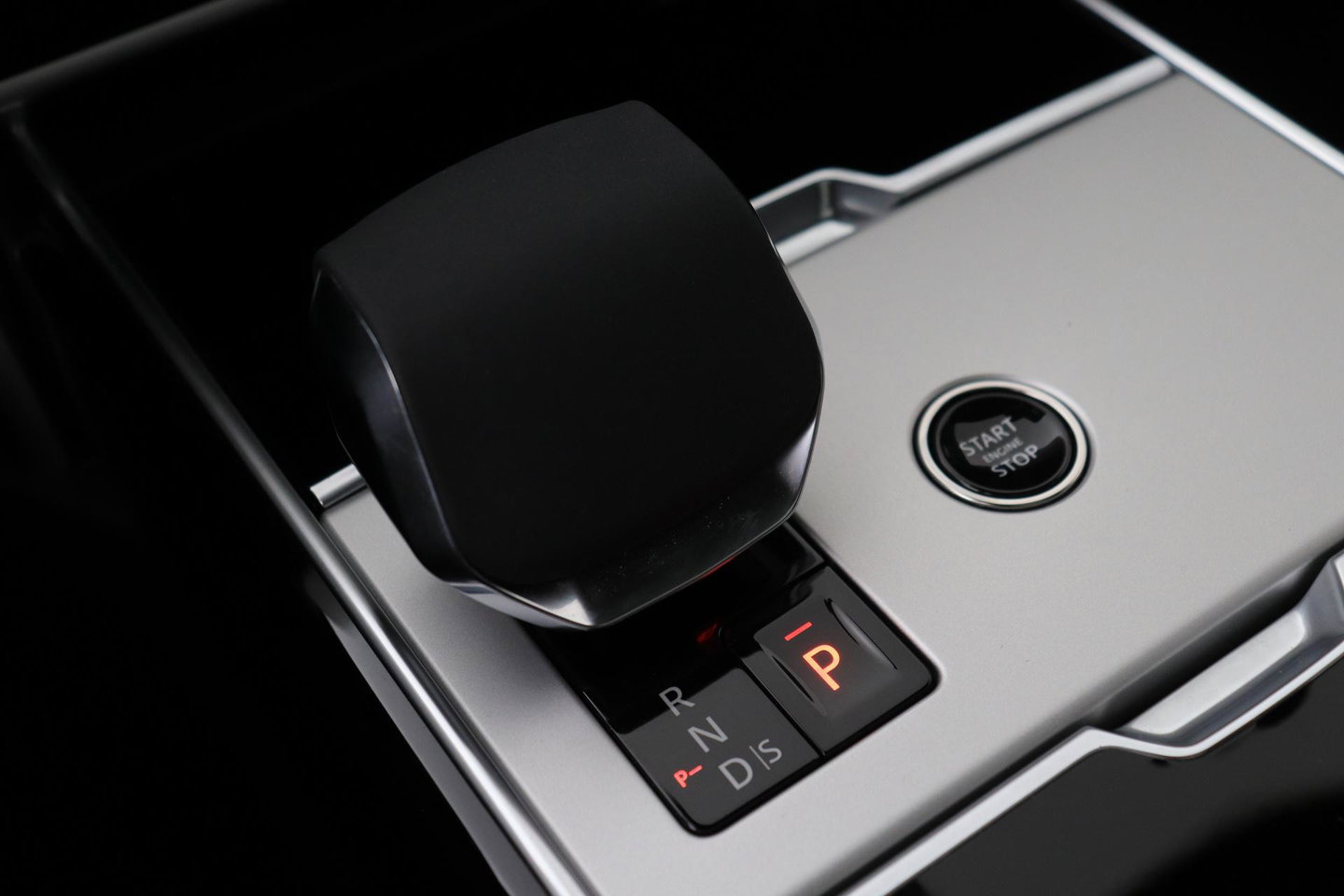 Land Rover Range Rover 3.0 P460e HSE PHEV | Meridian Surround | ClearSight | Trekhaak | Luchtvering | Panoramadak
