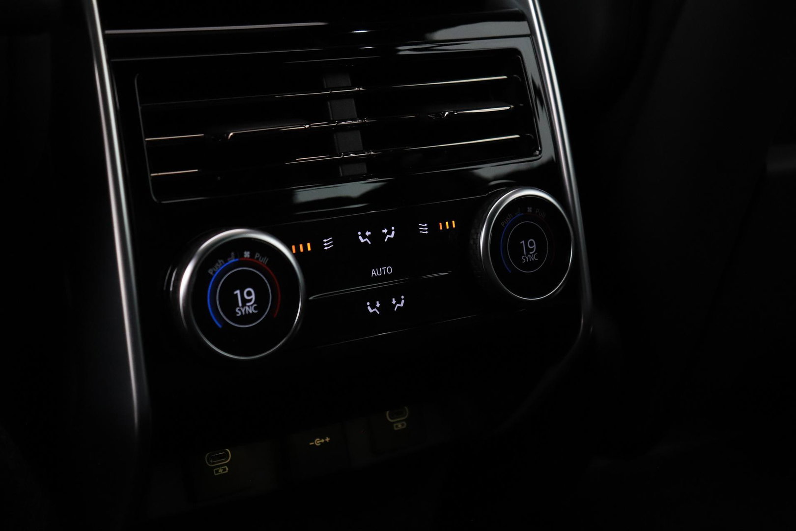Land Rover Range Rover 3.0 P460e HSE PHEV | Meridian Surround | ClearSight | Trekhaak | Luchtvering | Panoramadak