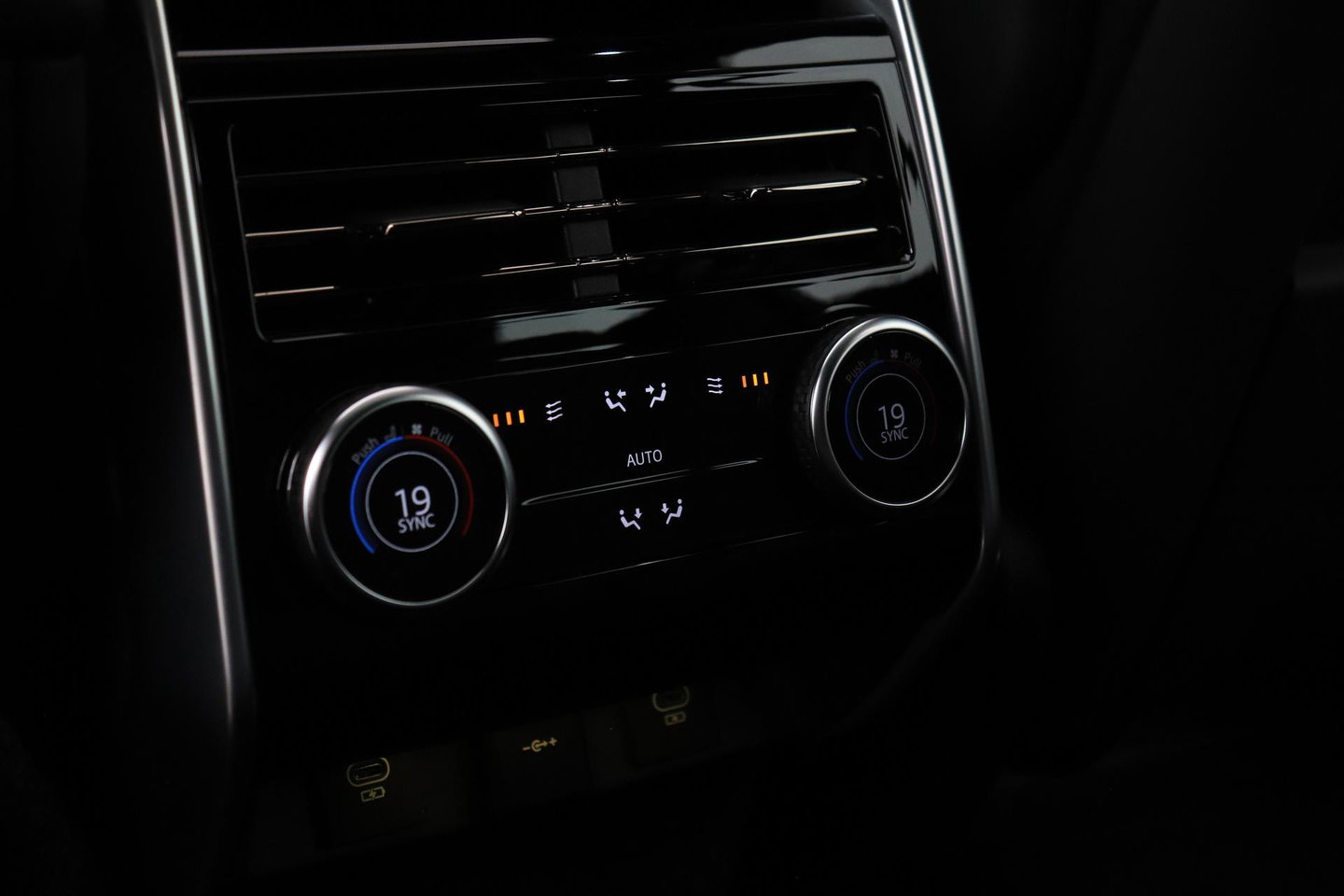 Land Rover Range Rover 3.0 P460e HSE PHEV | Meridian Surround | ClearSight | Trekhaak | Luchtvering | Panoramadak