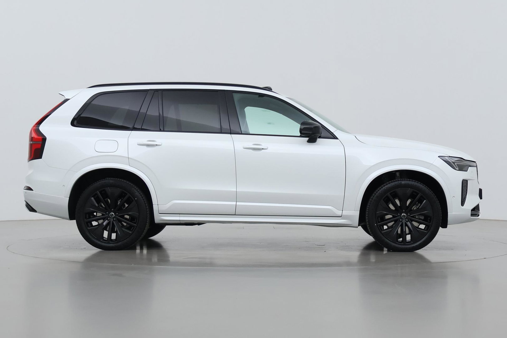 Volvo XC90 T8 Plug-in hybrid Ultra Black Edition | Luchtvering | Trekhaak | Head-Up | 360° Camera | Panoramadak
