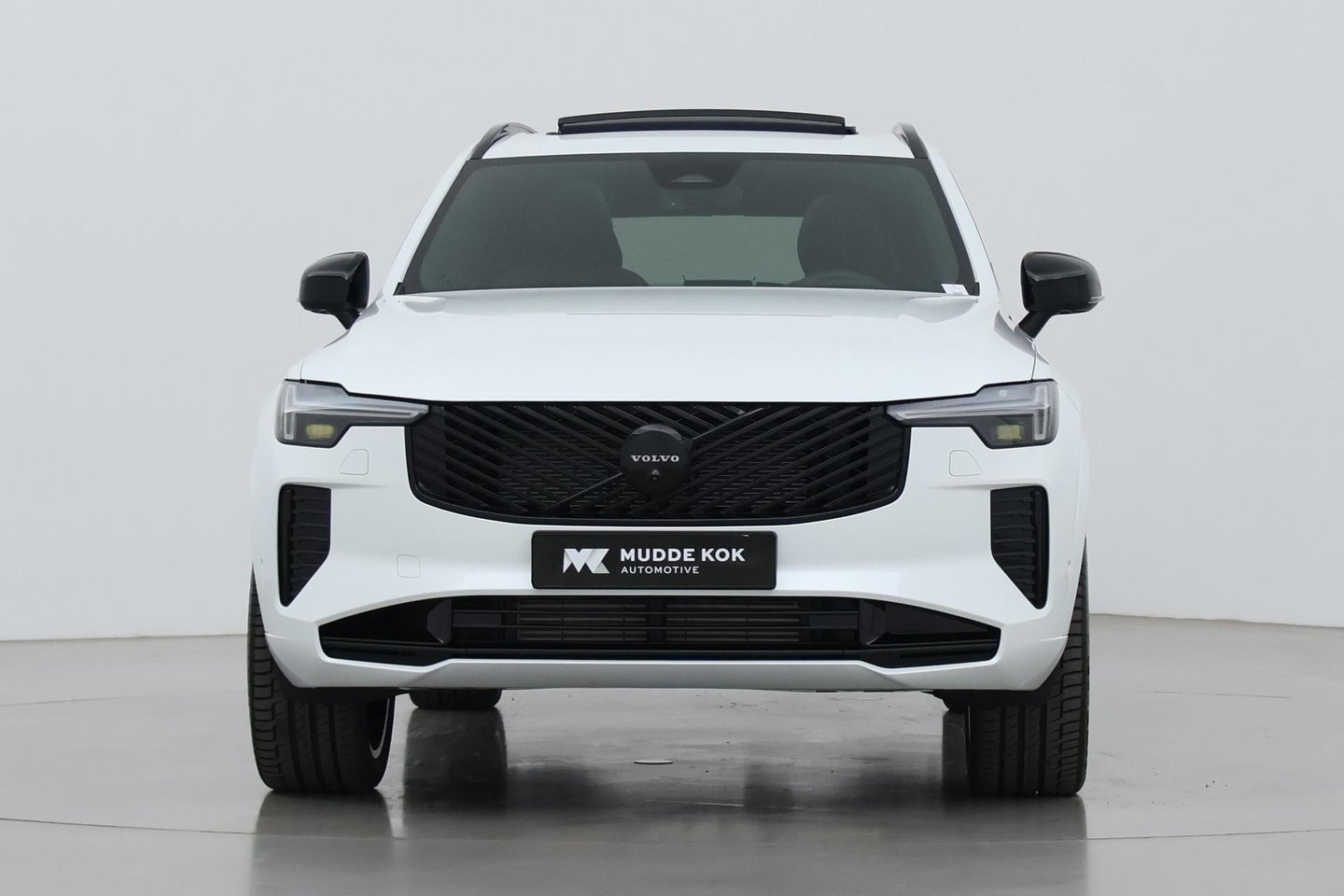 Volvo XC90 T8 Plug-in hybrid Ultra Black Edition | Luchtvering | Trekhaak | Head-Up | 360° Camera | Panoramadak
