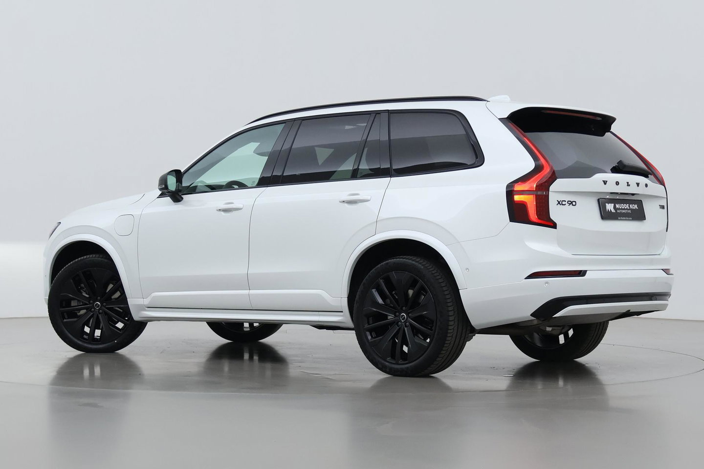 Volvo XC90 T8 Plug-in hybrid Ultra Black Edition | Luchtvering | Trekhaak | Head-Up | 360° Camera | Panoramadak