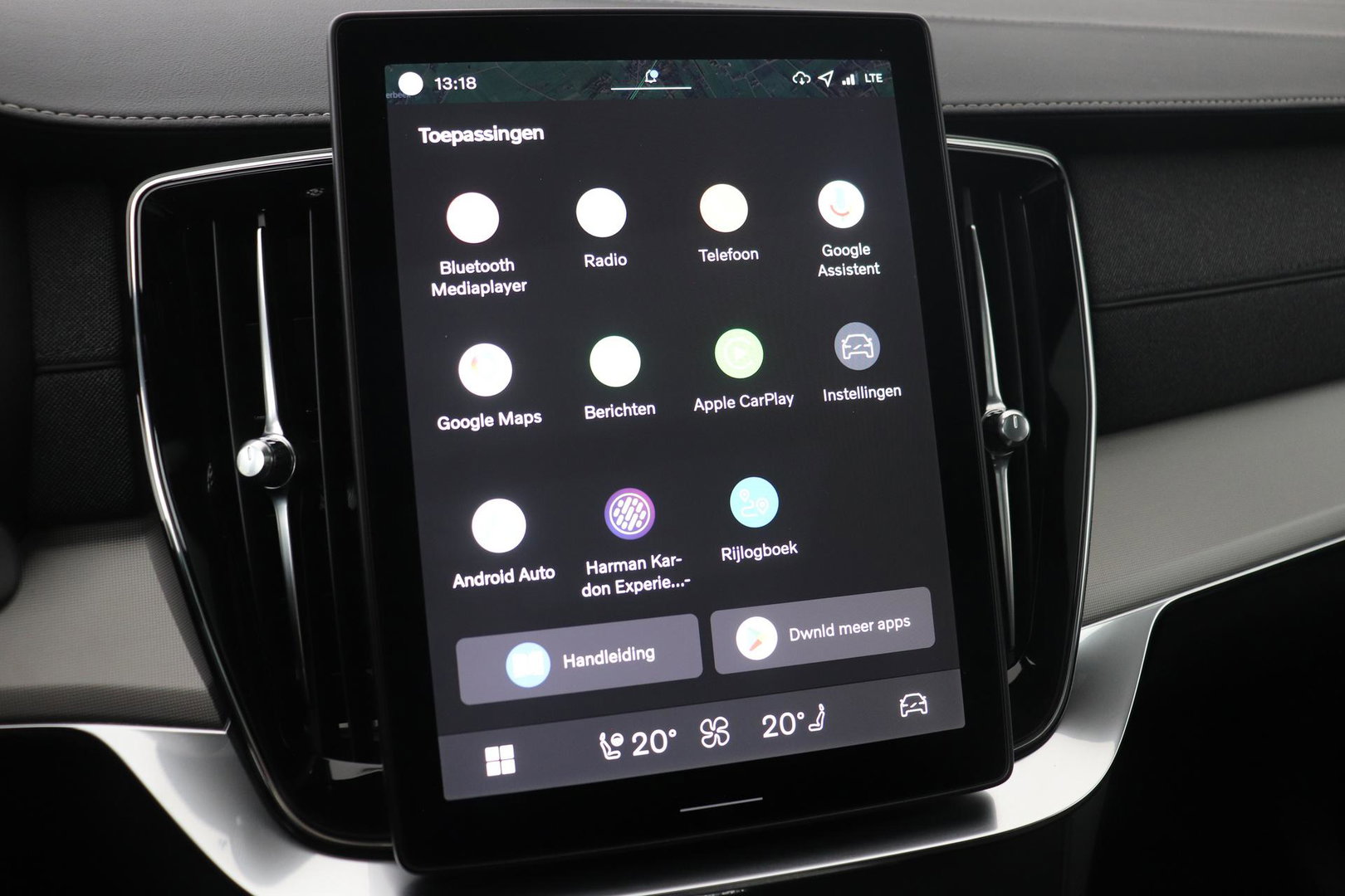 Volvo XC90 T8 Plug-in hybrid Ultra Black Edition | Luchtvering | Trekhaak | Head-Up | 360° Camera | Panoramadak