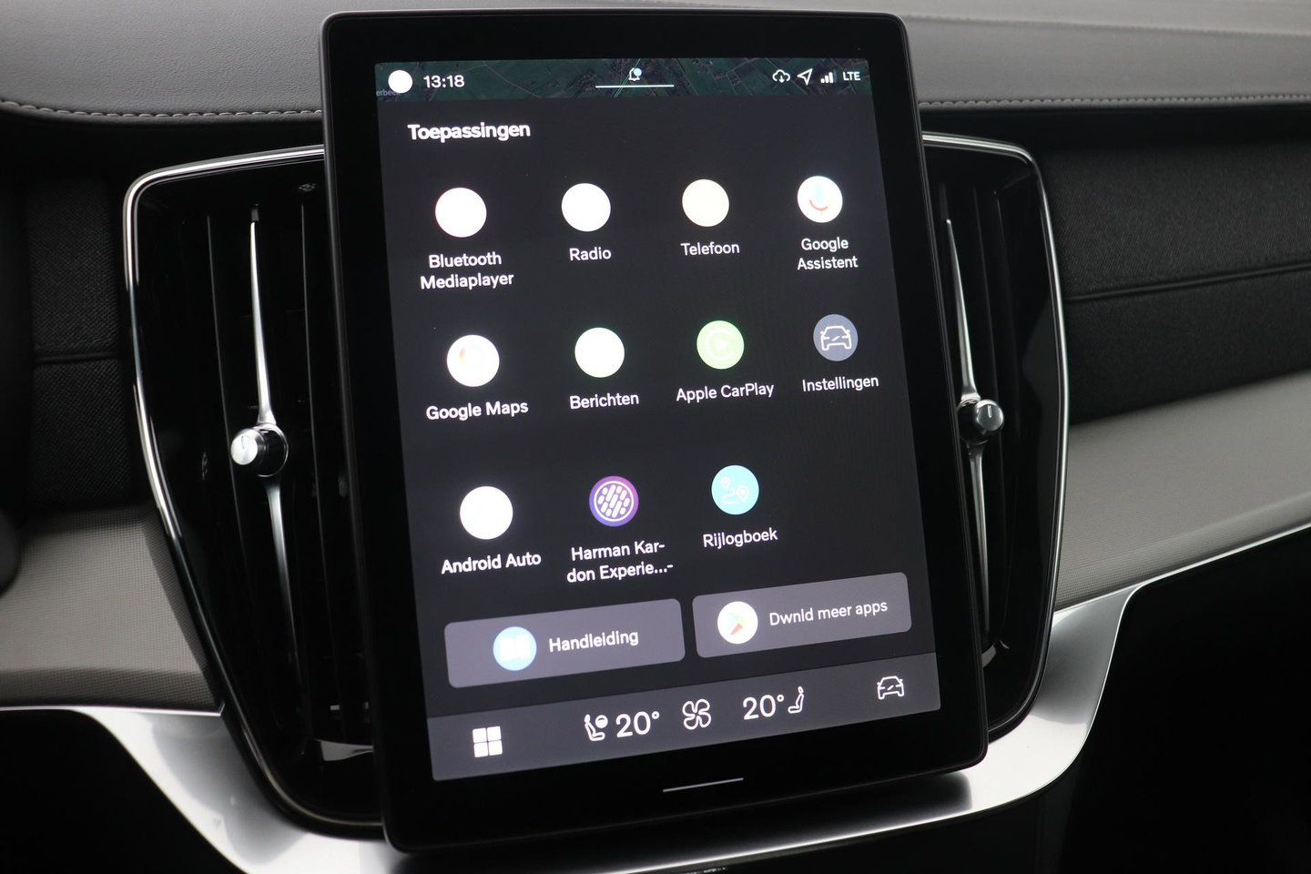 Volvo XC90 T8 Plug-in hybrid Ultra Black Edition | Luchtvering | Trekhaak | Head-Up | 360° Camera | Panoramadak