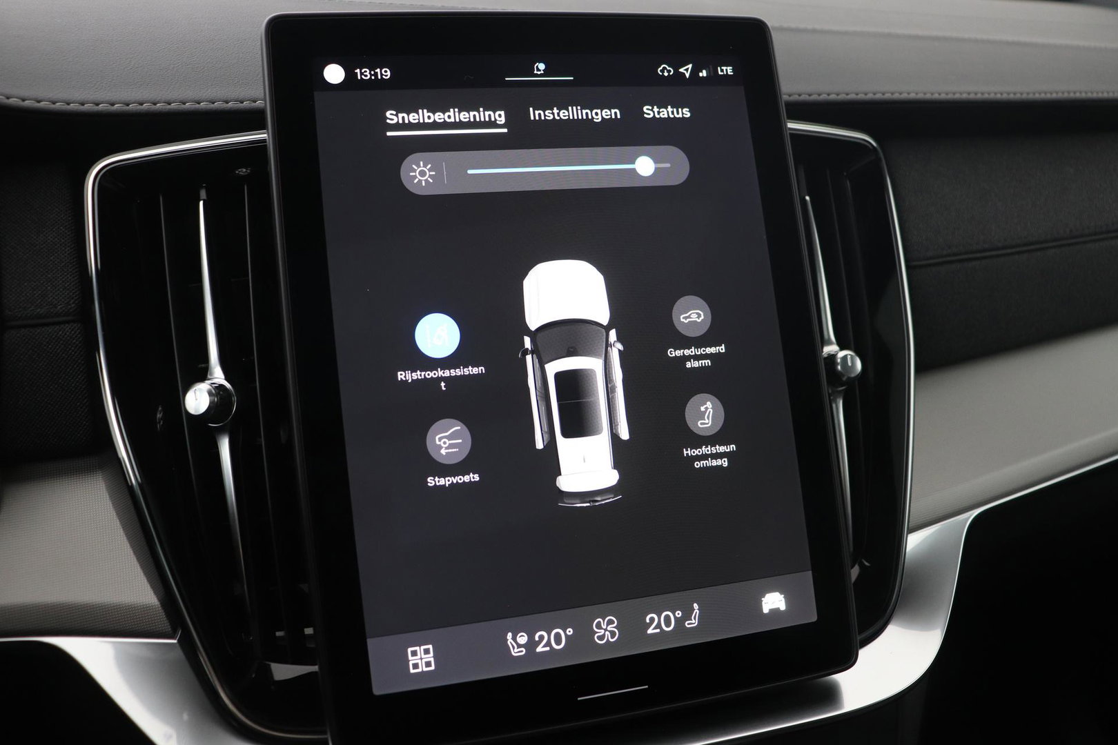 Volvo XC90 T8 Plug-in hybrid Ultra Black Edition | Luchtvering | Trekhaak | Head-Up | 360° Camera | Panoramadak