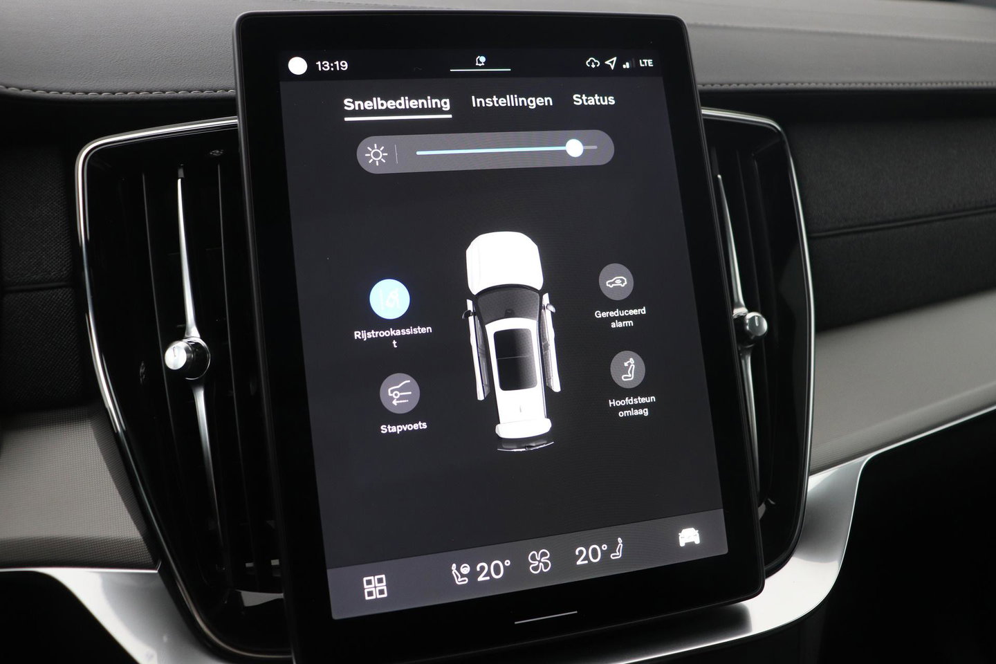 Volvo XC90 T8 Plug-in hybrid Ultra Black Edition | Luchtvering | Trekhaak | Head-Up | 360° Camera | Panoramadak