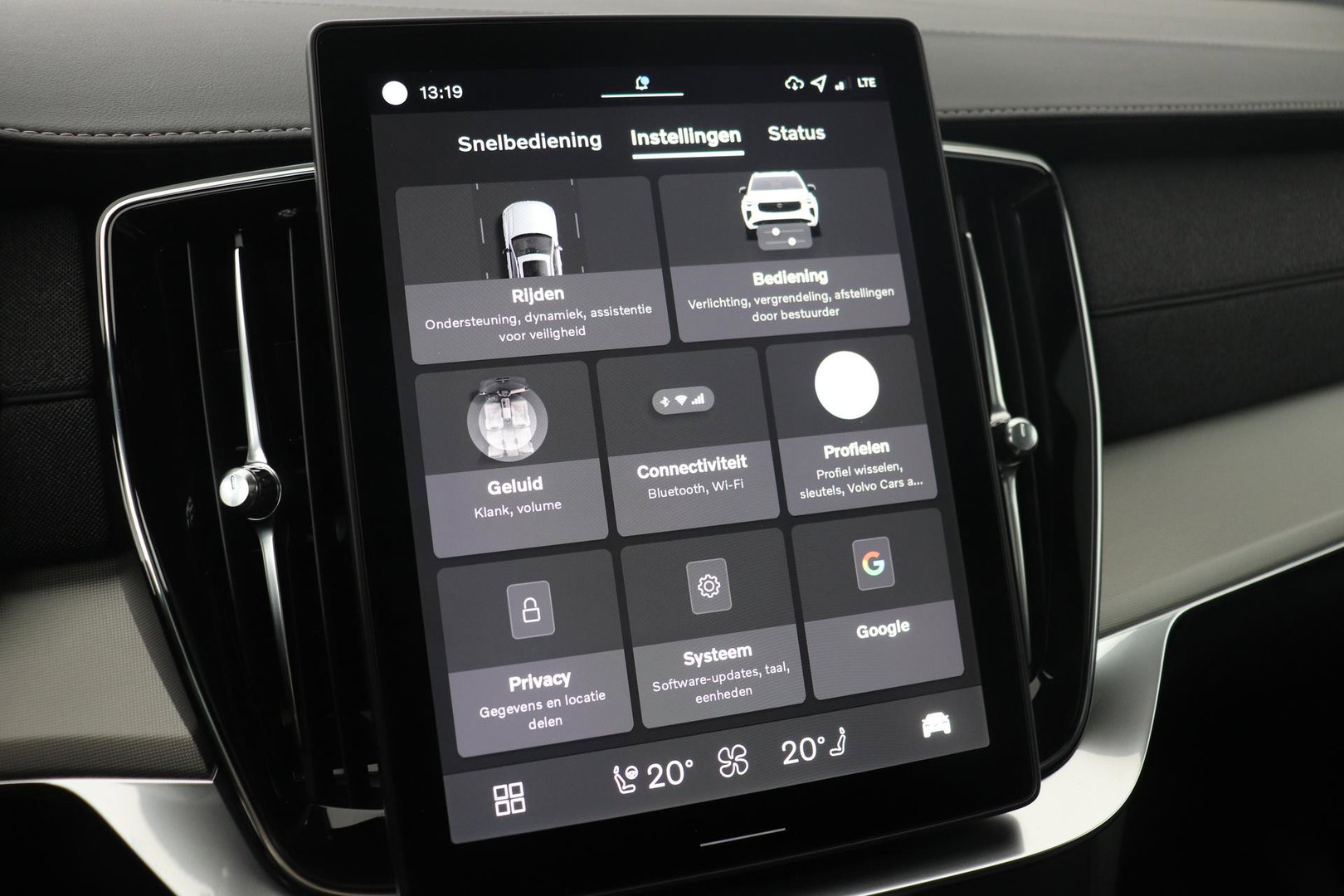Volvo XC90 T8 Plug-in hybrid Ultra Black Edition | Luchtvering | Trekhaak | Head-Up | 360° Camera | Panoramadak
