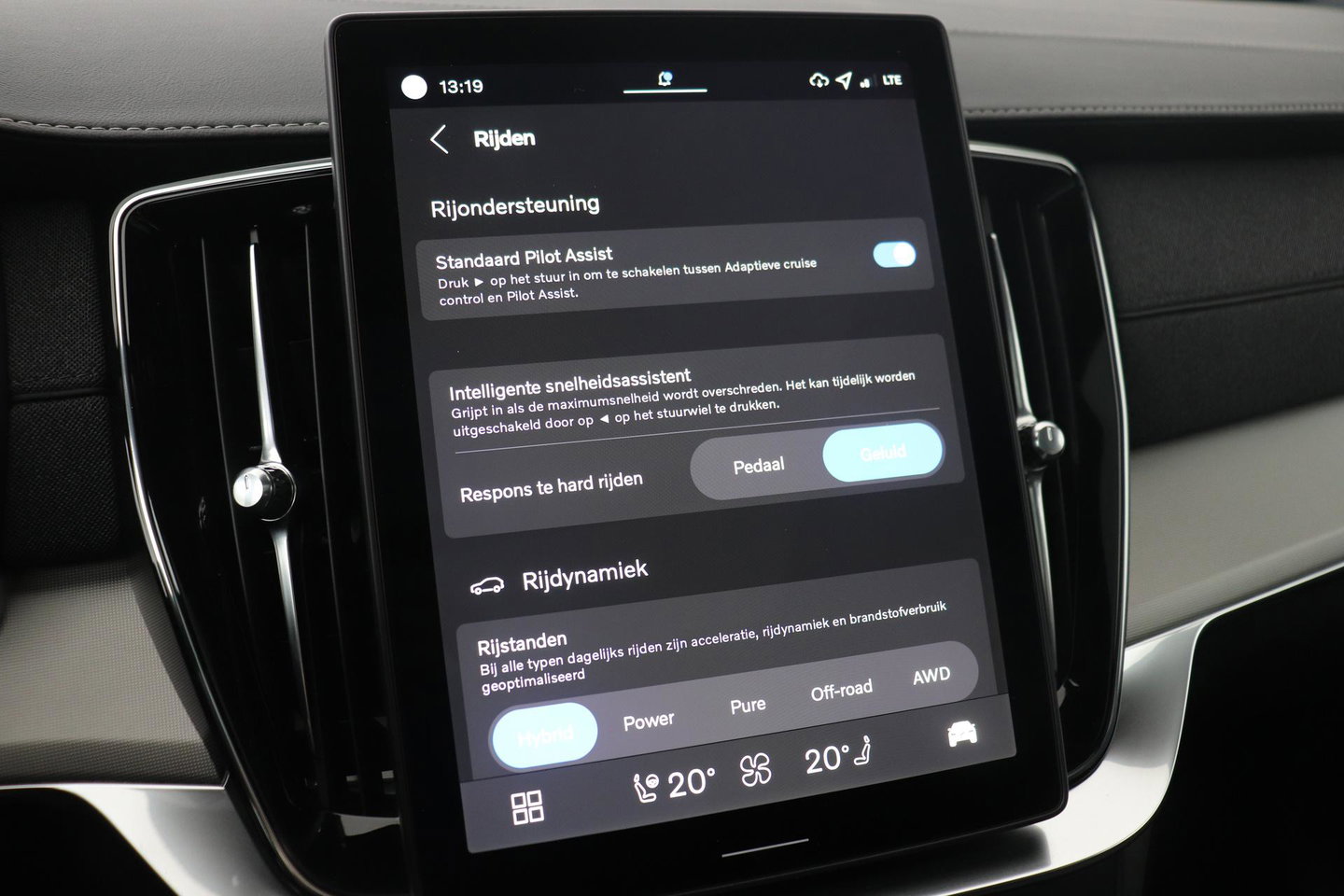 Volvo XC90 T8 Plug-in hybrid Ultra Black Edition | Luchtvering | Trekhaak | Head-Up | 360° Camera | Panoramadak