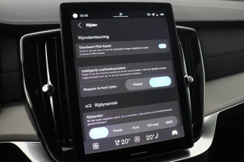 Volvo XC90 T8 Plug-in hybrid Ultra Black Edition | Luchtvering | Trekhaak | Head-Up | 360° Camera | Panoramadak