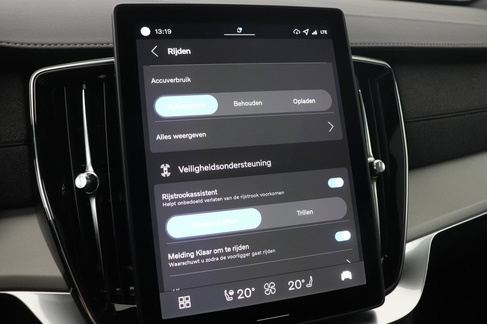 Volvo XC90 T8 Plug-in hybrid Ultra Black Edition | Luchtvering | Trekhaak | Head-Up | 360° Camera | Panoramadak