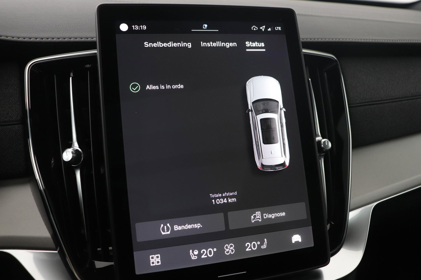 Volvo XC90 T8 Plug-in hybrid Ultra Black Edition | Luchtvering | Trekhaak | Head-Up | 360° Camera | Panoramadak