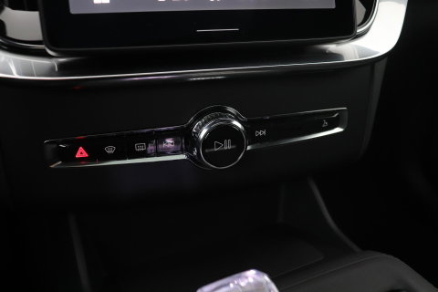 Volvo XC90 T8 Plug-in hybrid Ultra Black Edition | Luchtvering | Trekhaak | Head-Up | 360° Camera | Panoramadak