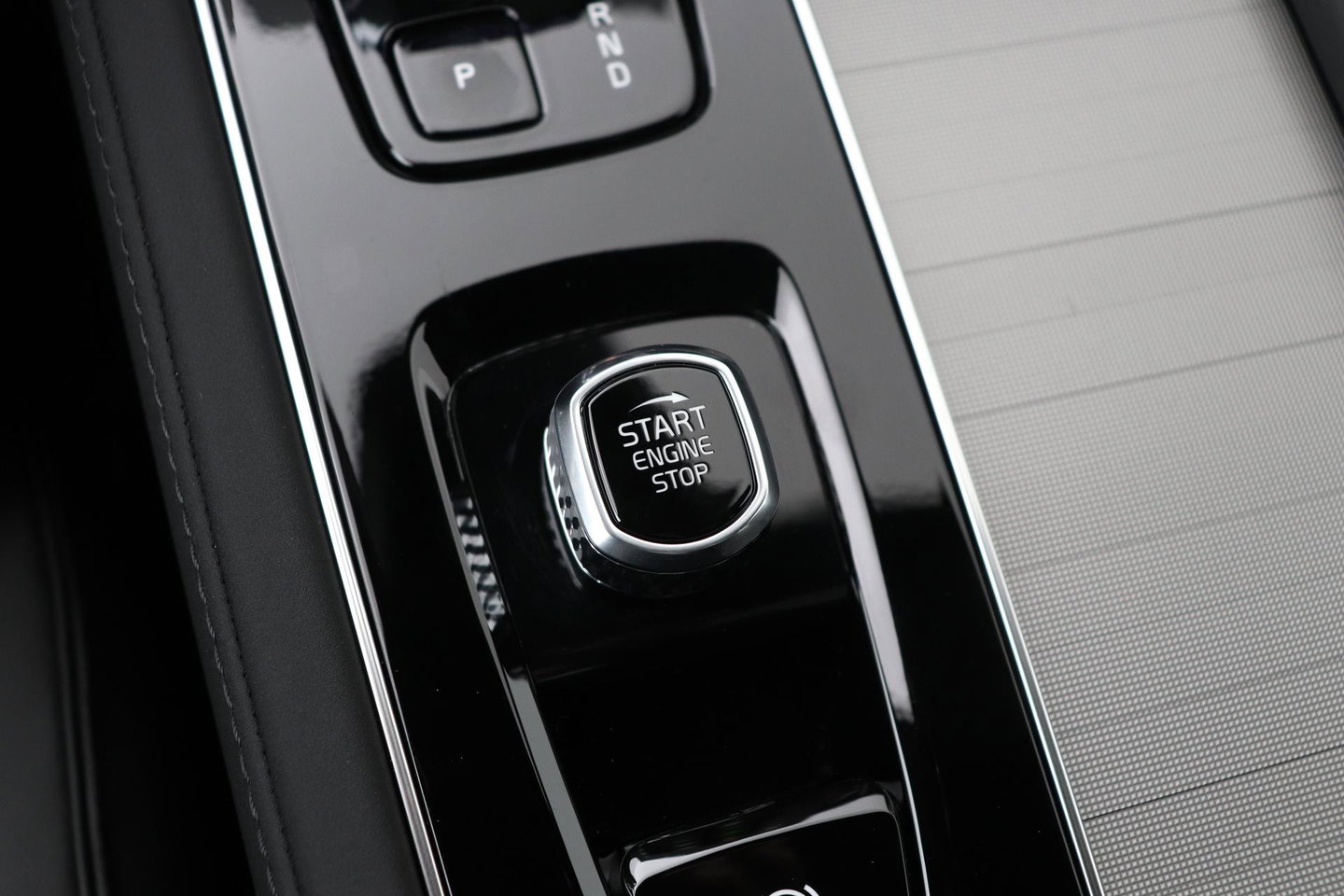 Volvo XC90 T8 Plug-in hybrid Ultra Black Edition | Luchtvering | Trekhaak | Head-Up | 360° Camera | Panoramadak