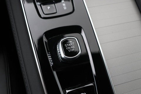 Volvo XC90 T8 Plug-in hybrid Ultra Black Edition | Luchtvering | Trekhaak | Head-Up | 360° Camera | Panoramadak