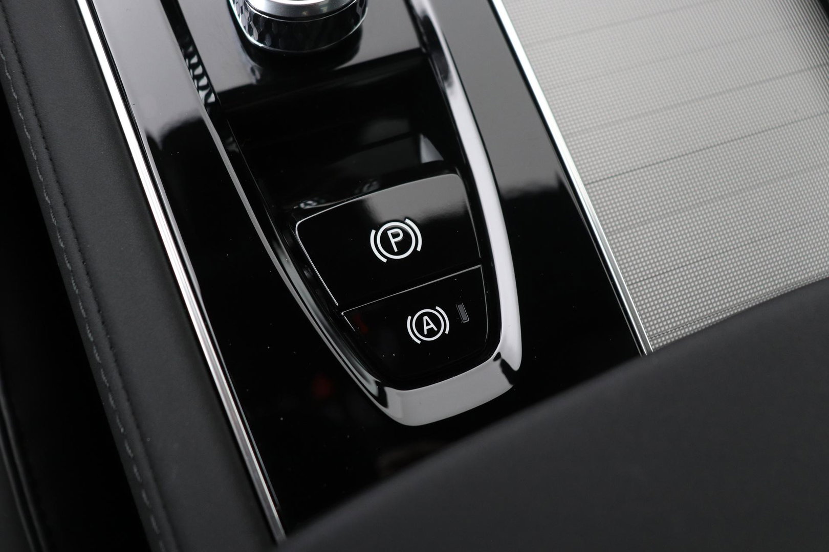 Volvo XC90 T8 Plug-in hybrid Ultra Black Edition | Luchtvering | Trekhaak | Head-Up | 360° Camera | Panoramadak