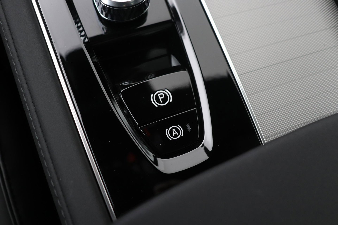 Volvo XC90 T8 Plug-in hybrid Ultra Black Edition | Luchtvering | Trekhaak | Head-Up | 360° Camera | Panoramadak