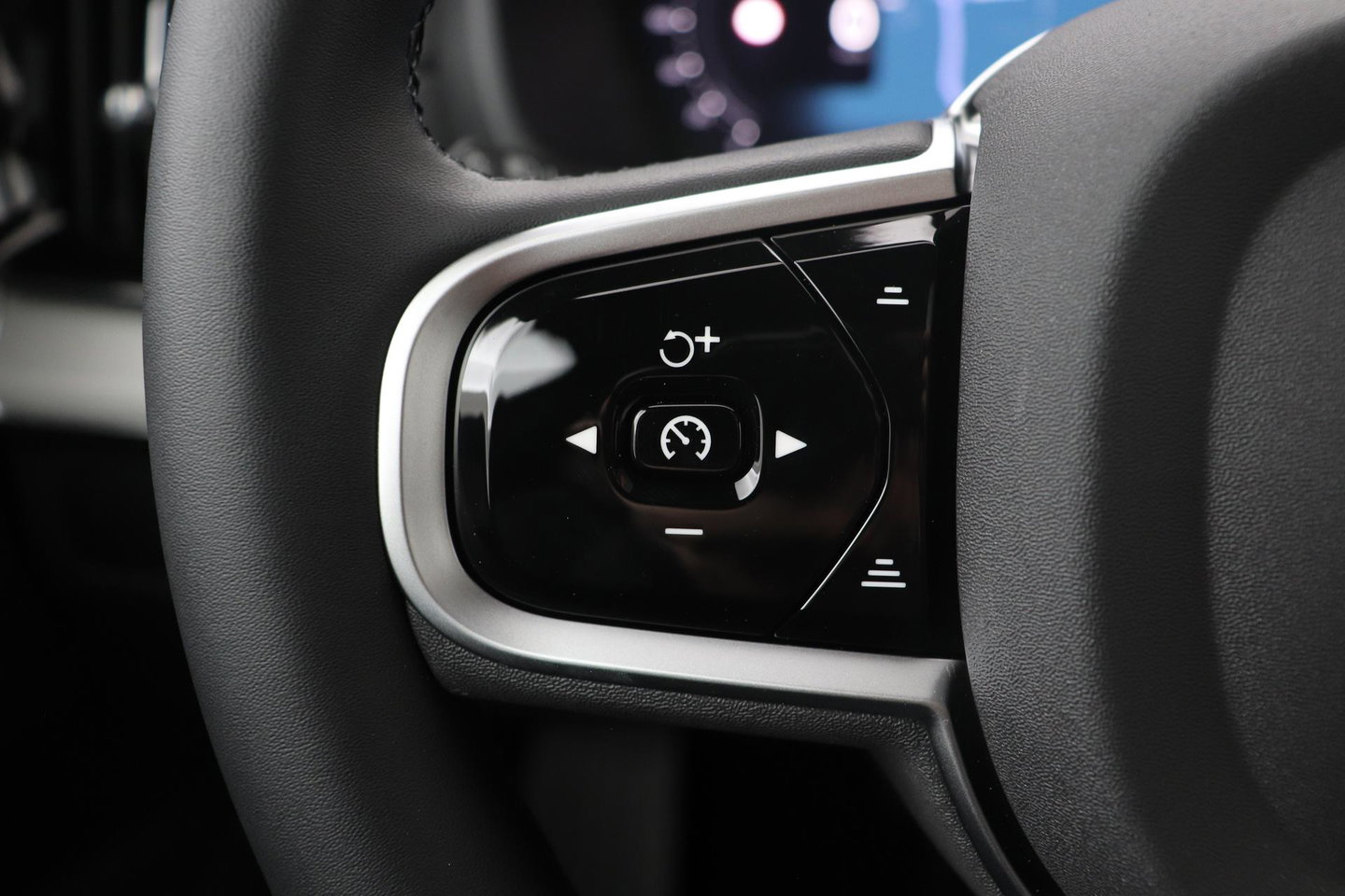 Volvo XC90 T8 Plug-in hybrid Ultra Black Edition | Luchtvering | Trekhaak | Head-Up | 360° Camera | Panoramadak