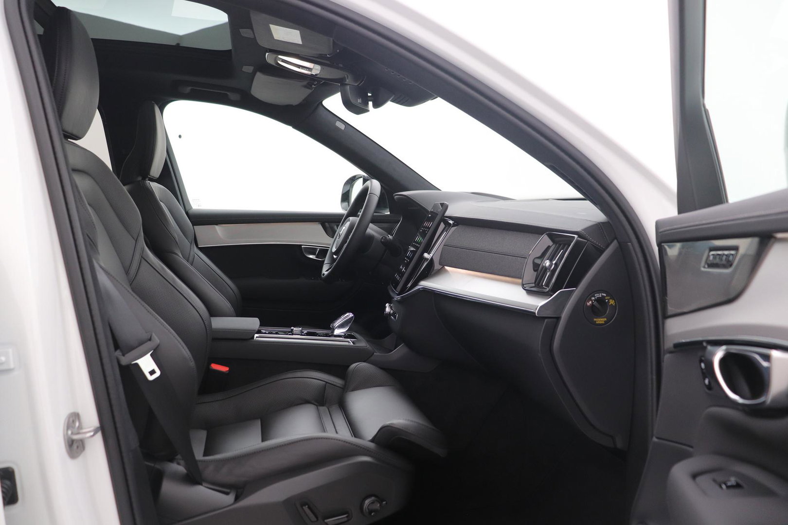 Volvo XC90 T8 Plug-in hybrid Ultra Black Edition | Luchtvering | Trekhaak | Head-Up | 360° Camera | Panoramadak