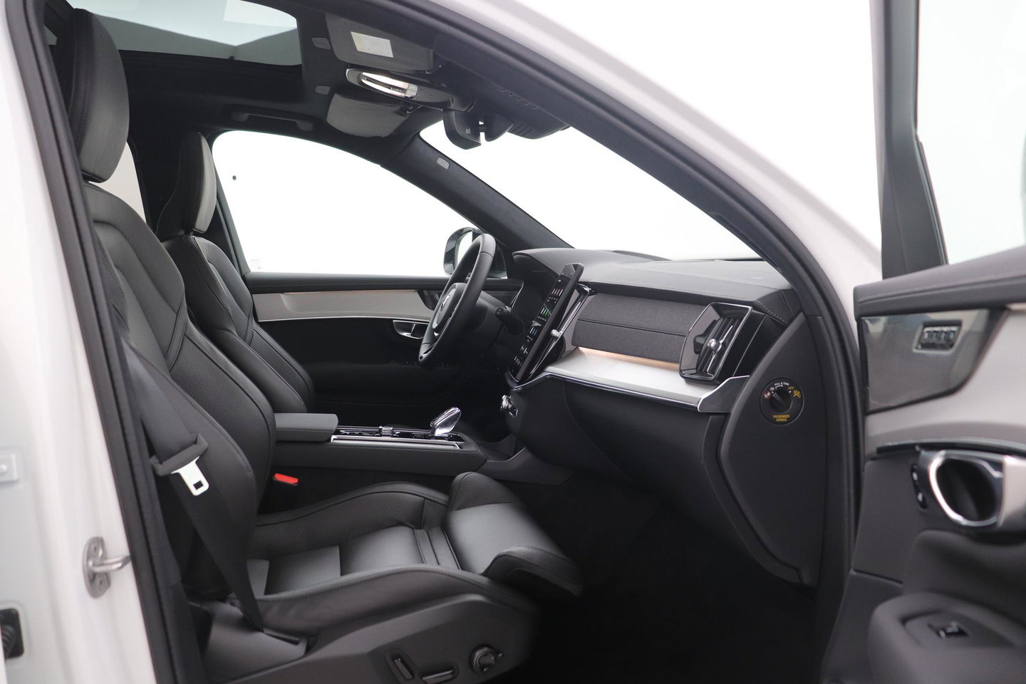 Volvo XC90 T8 Plug-in hybrid Ultra Black Edition | Luchtvering | Trekhaak | Head-Up | 360° Camera | Panoramadak
