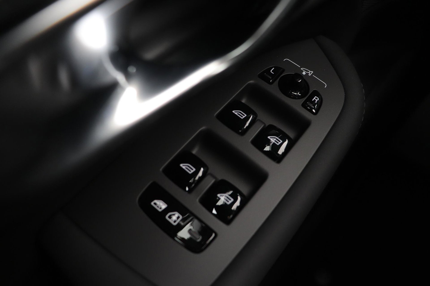 Volvo XC90 T8 Plug-in hybrid Ultra Black Edition | Luchtvering | Trekhaak | Head-Up | 360° Camera | Panoramadak