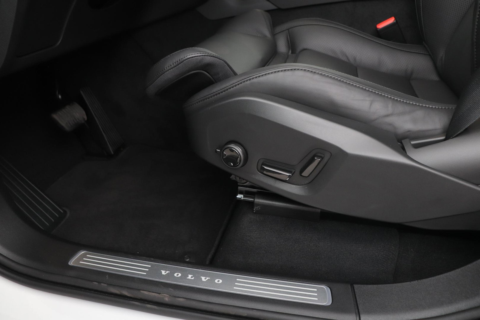 Volvo XC90 T8 Plug-in hybrid Ultra Black Edition | Luchtvering | Trekhaak | Head-Up | 360° Camera | Panoramadak