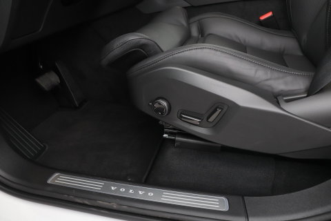 Volvo XC90 T8 Plug-in hybrid Ultra Black Edition | Luchtvering | Trekhaak | Head-Up | 360° Camera | Panoramadak