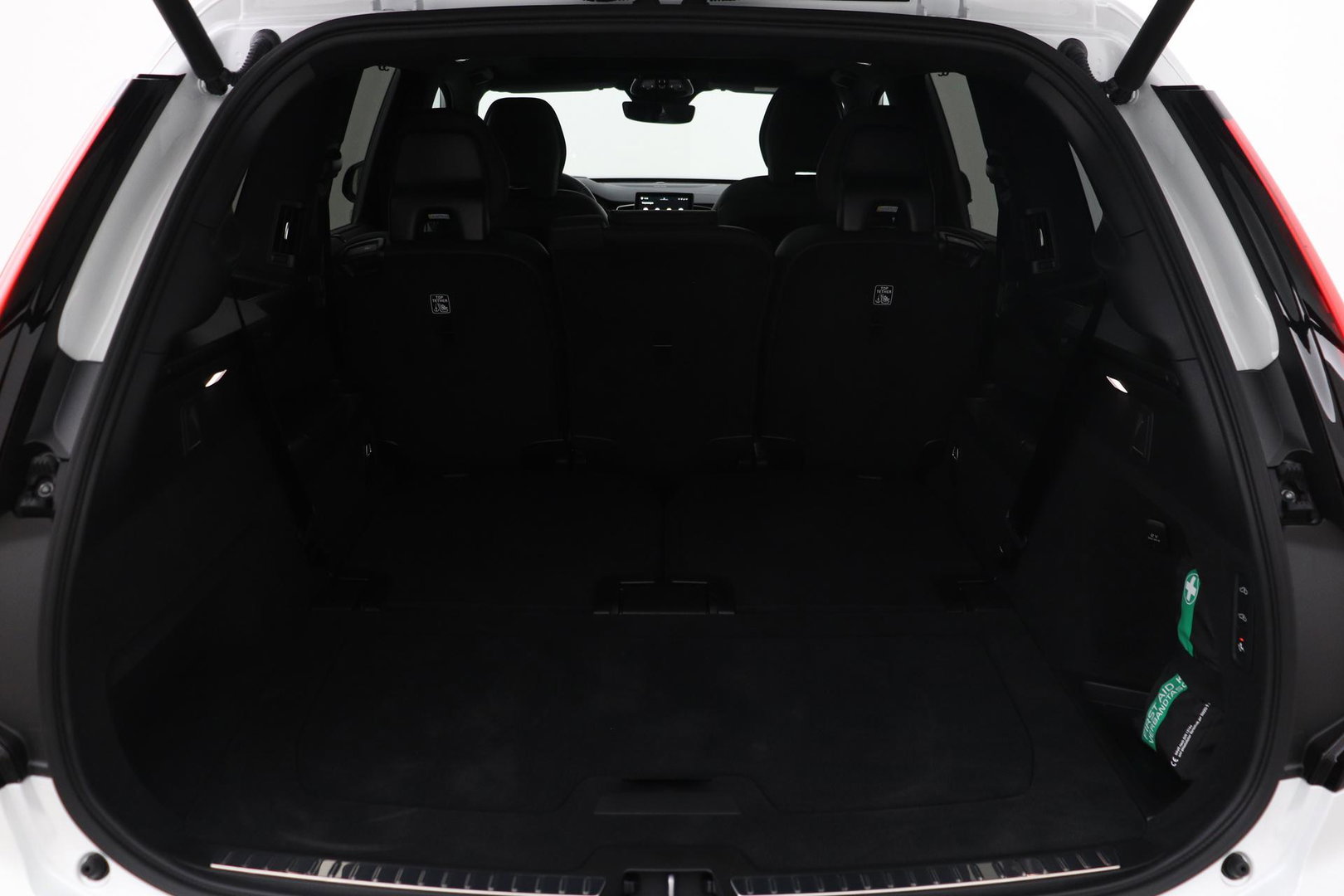 Volvo XC90 T8 Plug-in hybrid Ultra Black Edition | Luchtvering | Trekhaak | Head-Up | 360° Camera | Panoramadak