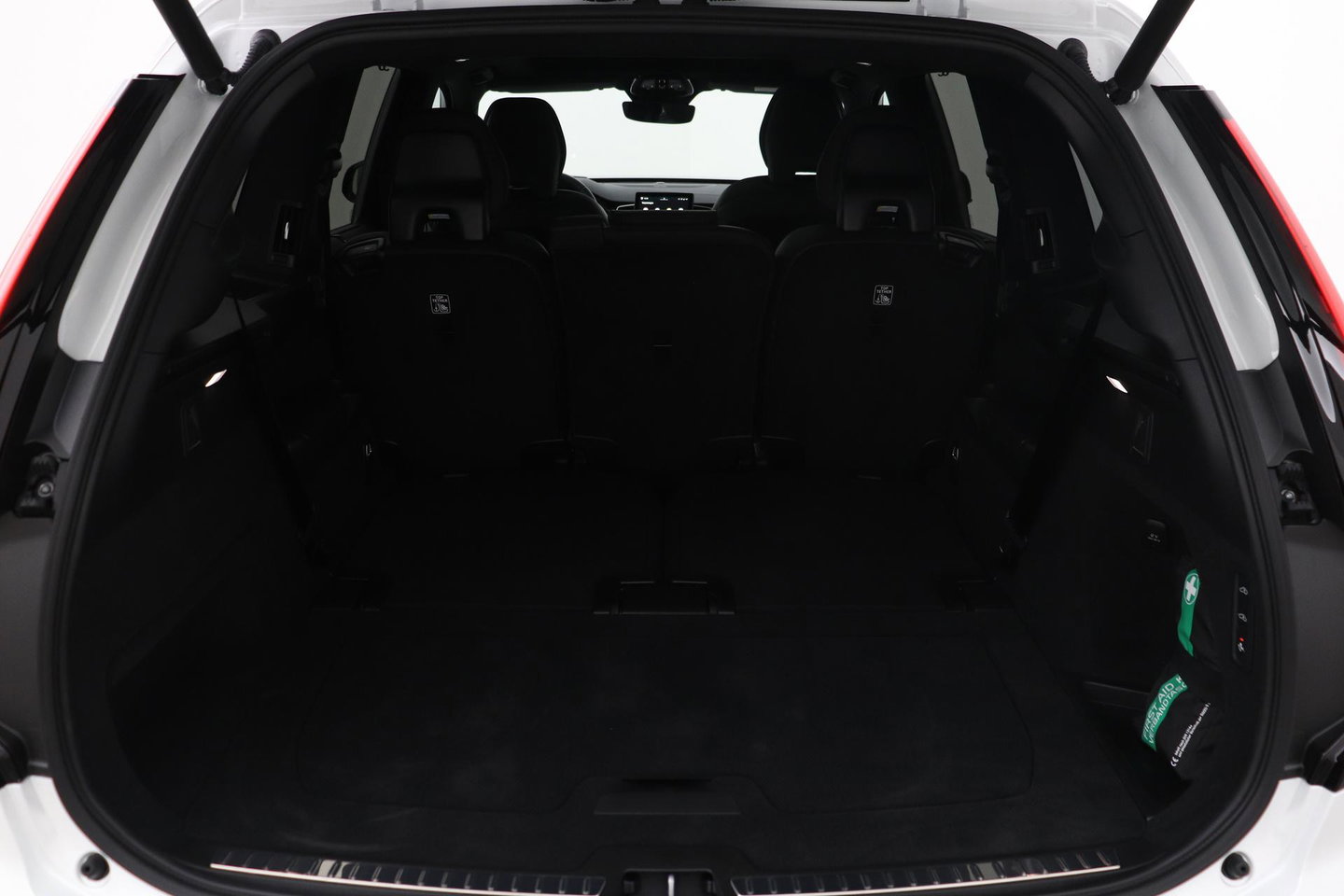Volvo XC90 T8 Plug-in hybrid Ultra Black Edition | Luchtvering | Trekhaak | Head-Up | 360° Camera | Panoramadak