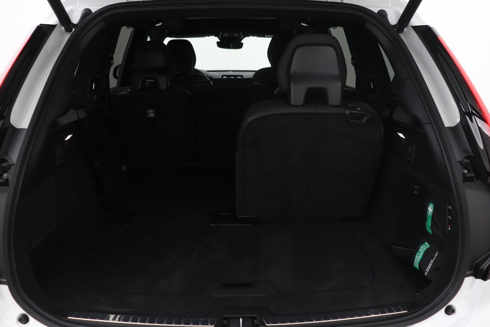 Volvo XC90 T8 Plug-in hybrid Ultra Black Edition | Luchtvering | Trekhaak | Head-Up | 360° Camera | Panoramadak