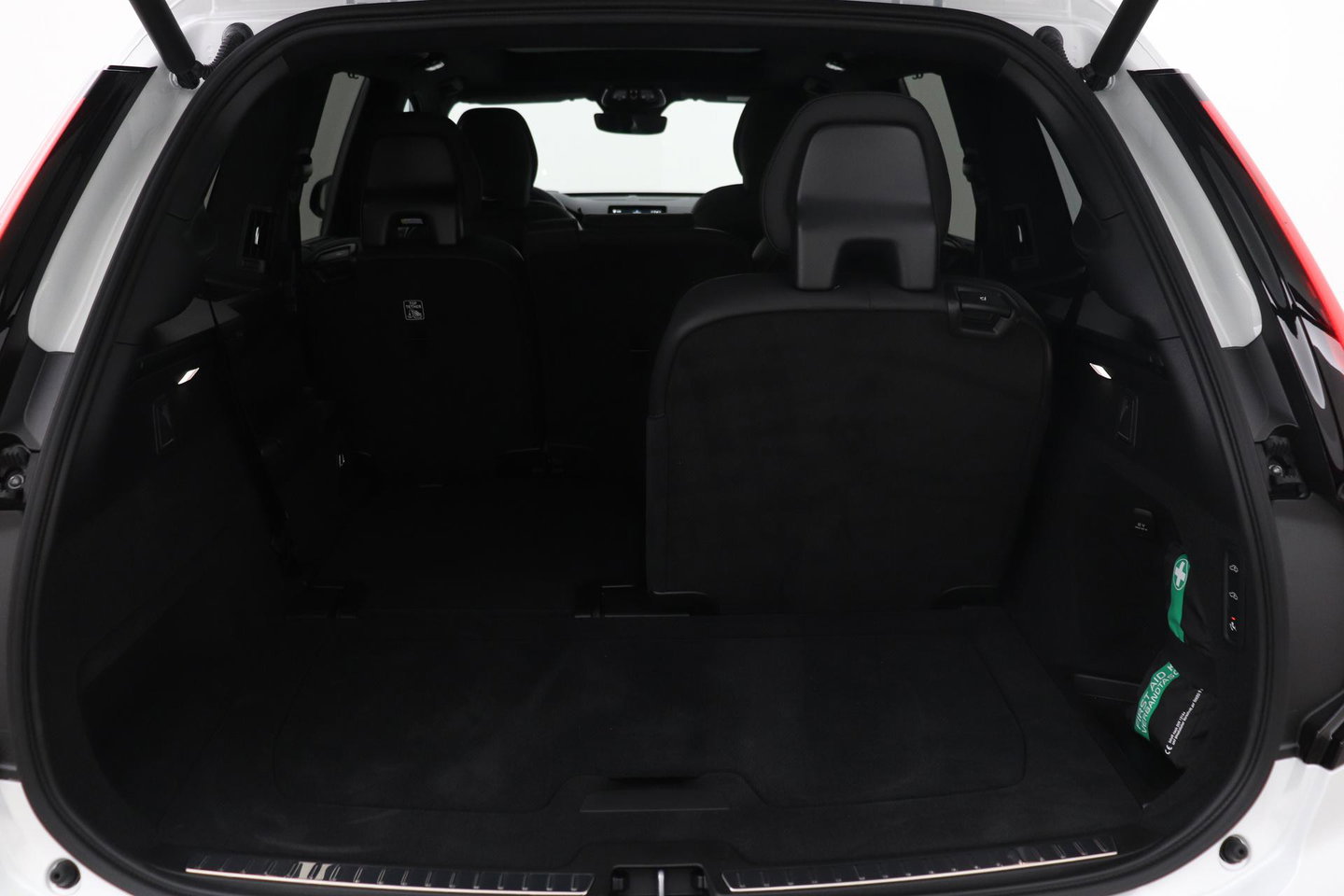 Volvo XC90 T8 Plug-in hybrid Ultra Black Edition | Luchtvering | Trekhaak | Head-Up | 360° Camera | Panoramadak