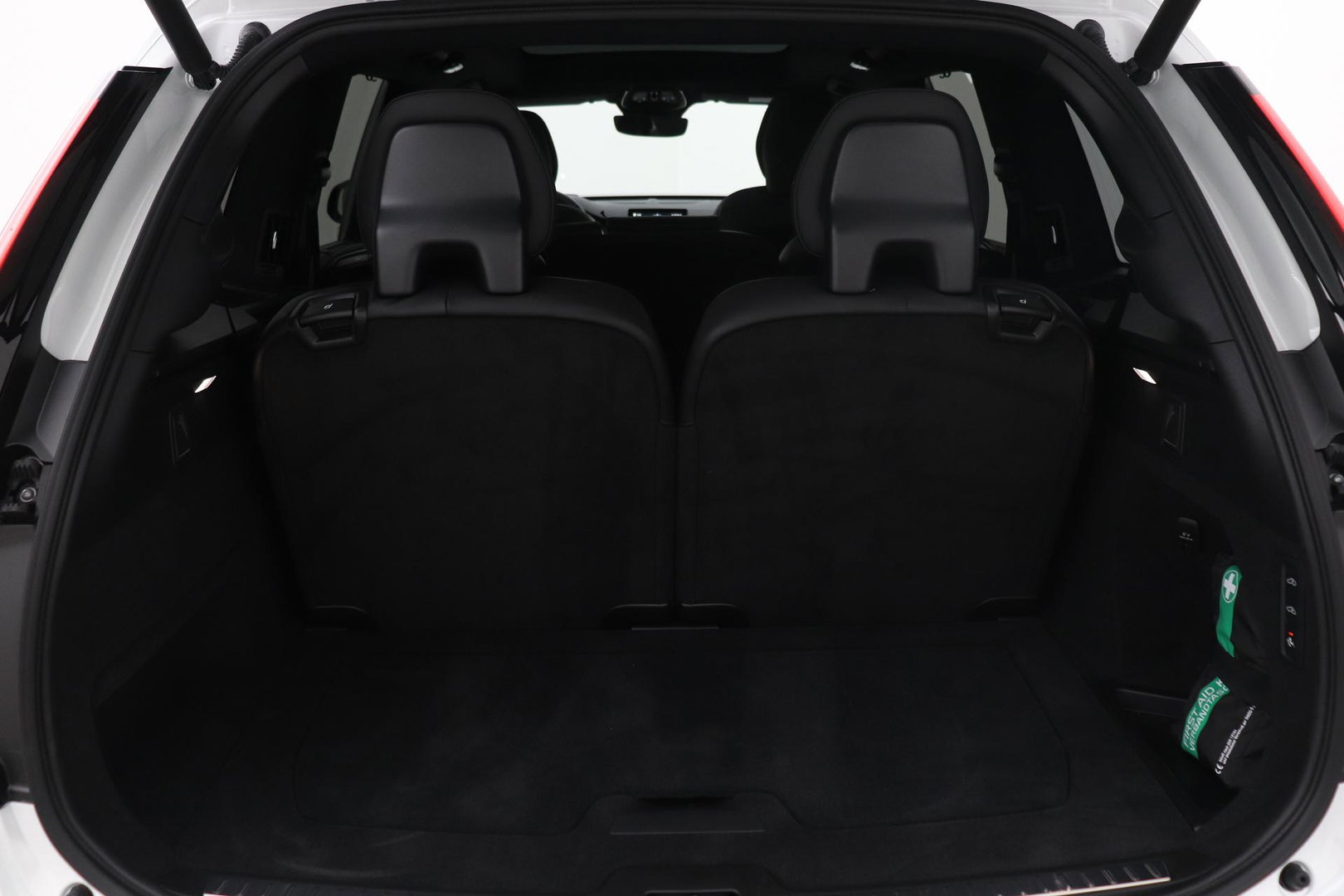 Volvo XC90 T8 Plug-in hybrid Ultra Black Edition | Luchtvering | Trekhaak | Head-Up | 360° Camera | Panoramadak