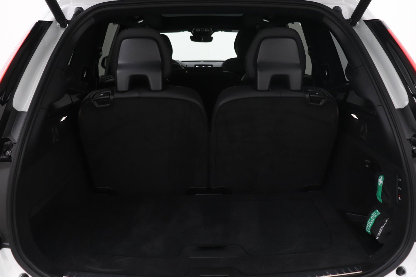 Volvo XC90 T8 Plug-in hybrid Ultra Black Edition | Luchtvering | Trekhaak | Head-Up | 360° Camera | Panoramadak