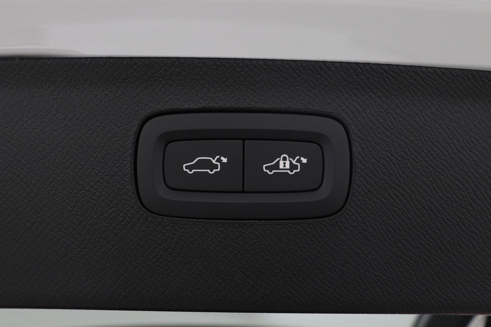 Volvo XC90 T8 Plug-in hybrid Ultra Black Edition | Luchtvering | Trekhaak | Head-Up | 360° Camera | Panoramadak