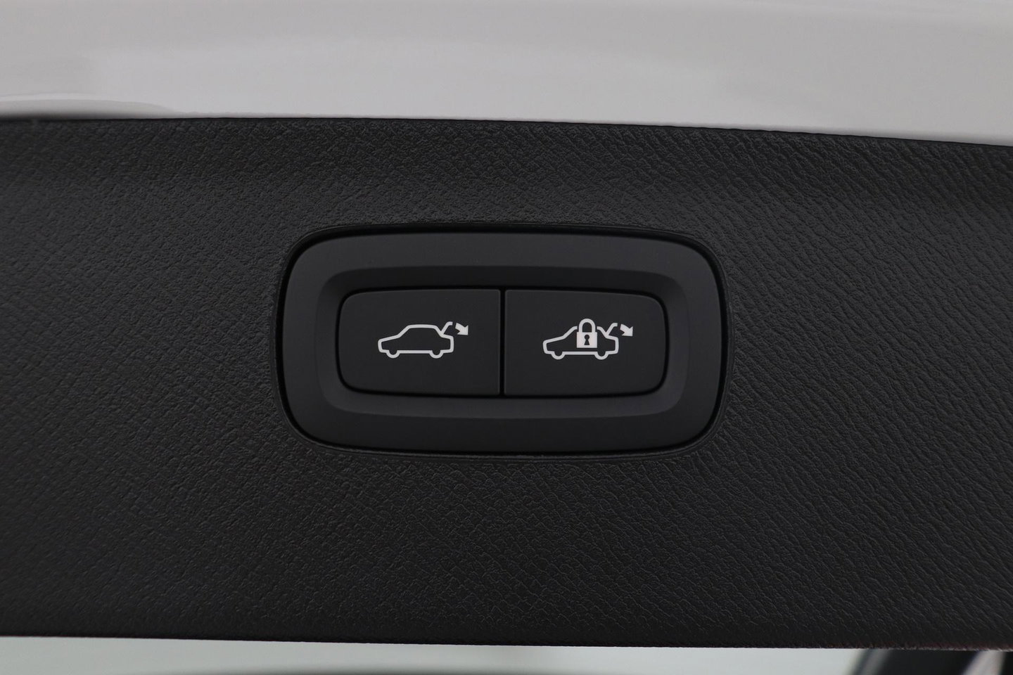 Volvo XC90 T8 Plug-in hybrid Ultra Black Edition | Luchtvering | Trekhaak | Head-Up | 360° Camera | Panoramadak