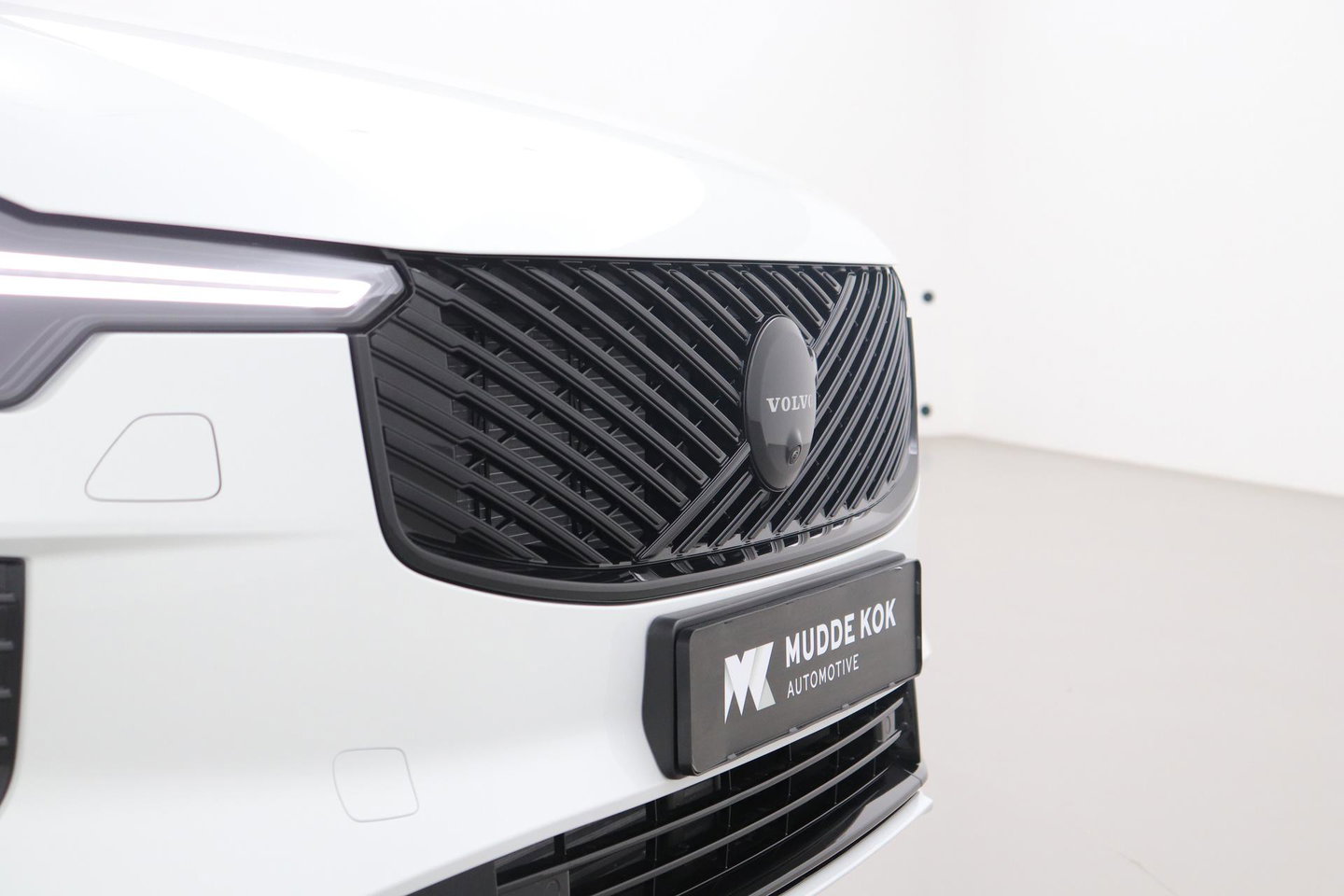 Volvo XC90 T8 Plug-in hybrid Ultra Black Edition | Luchtvering | Trekhaak | Head-Up | 360° Camera | Panoramadak