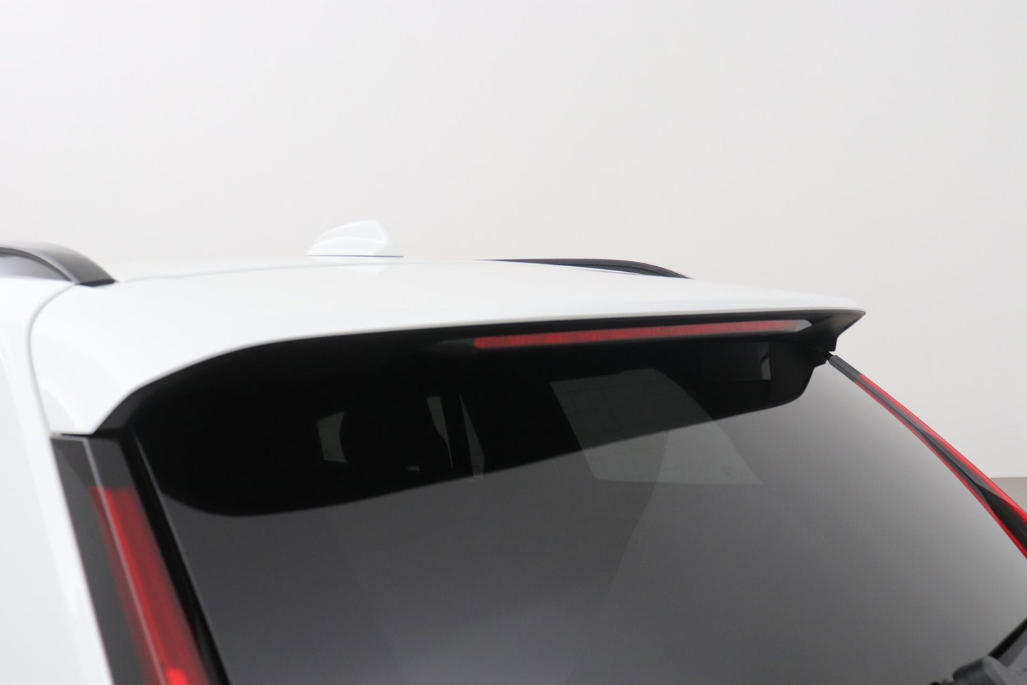 Volvo XC90 T8 Plug-in hybrid Ultra Black Edition | Luchtvering | Trekhaak | Head-Up | 360° Camera | Panoramadak