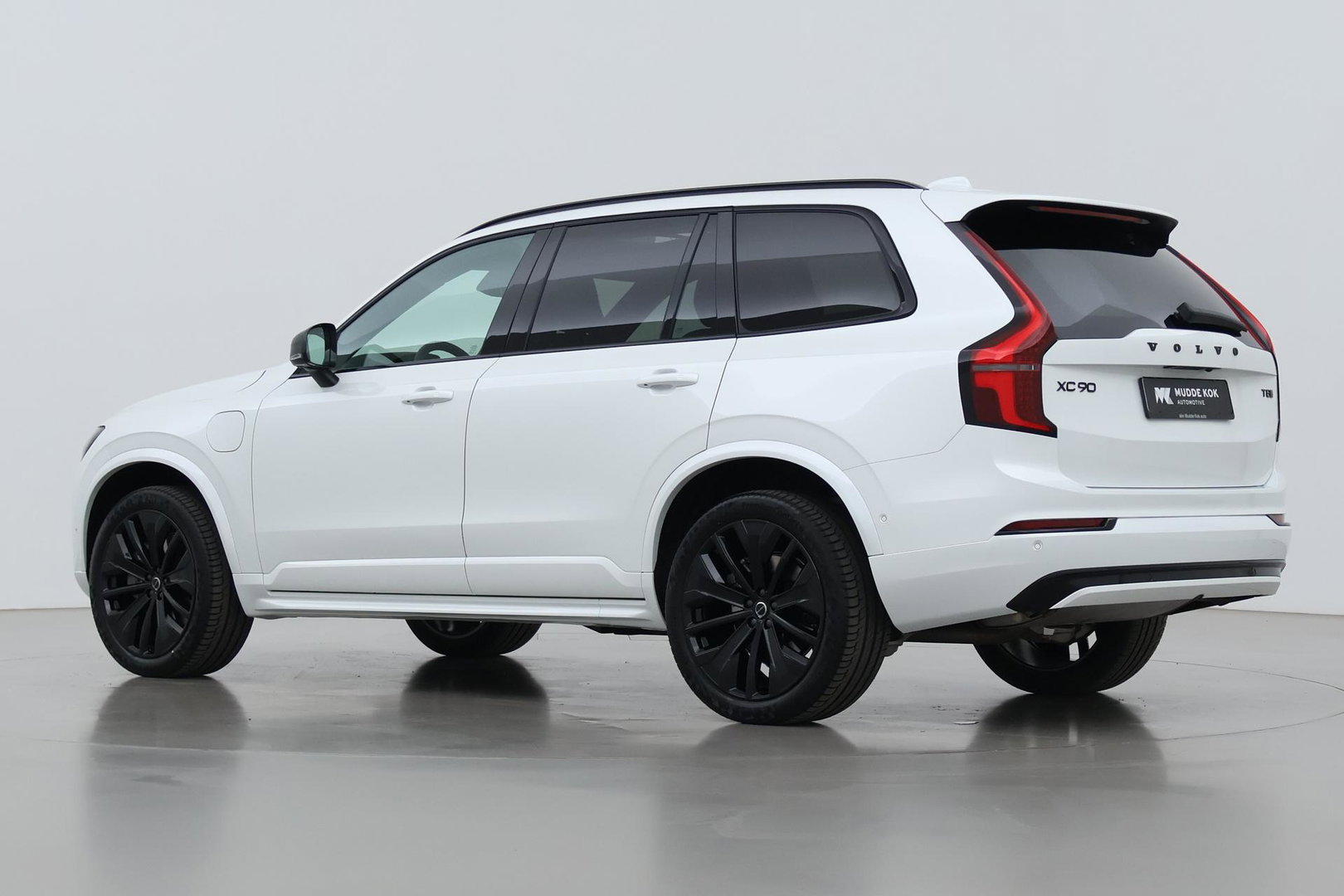 Volvo XC90 T8 Plug-in hybrid Ultra Black Edition | Luchtvering | Trekhaak | Head-Up | 360° Camera | Panoramadak