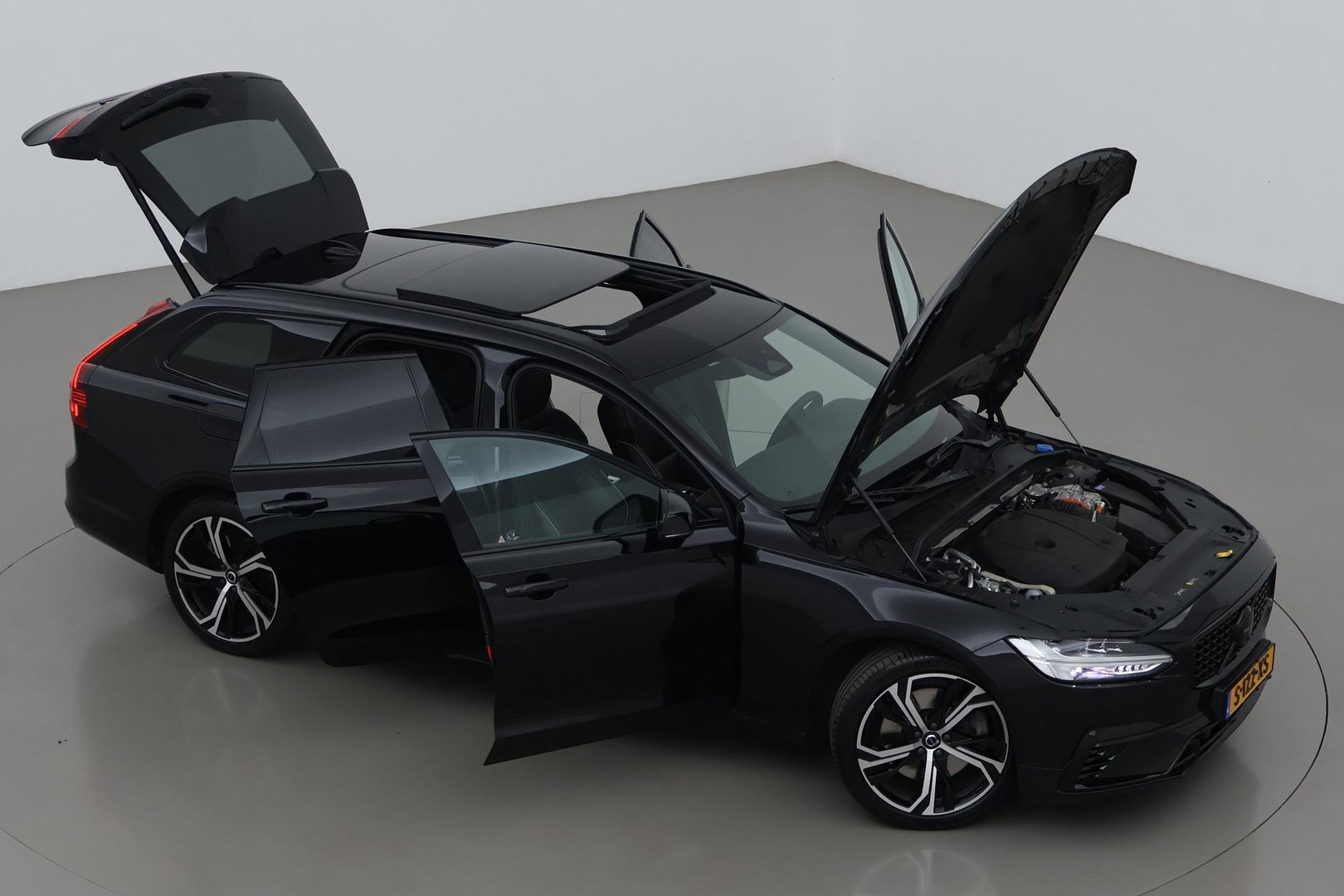 Volvo V90 2.0 T6 AWD R-Design | FACELIFT! | Bowers&Wilkins | Panoramadak | Head-Up | 360° Camera | 19 Inch