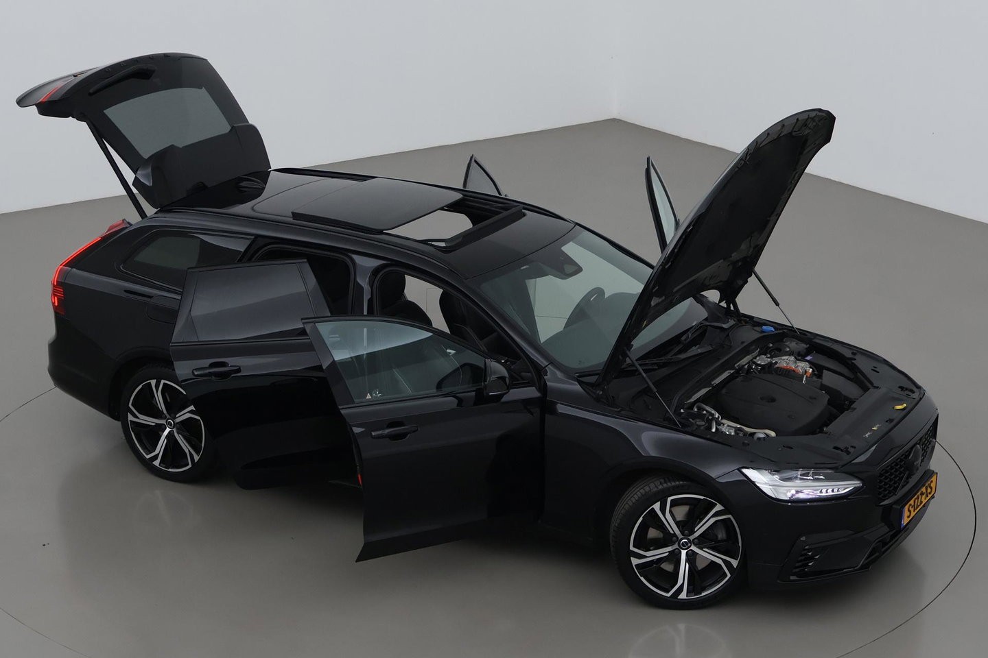 Volvo V90 2.0 T6 AWD R-Design | FACELIFT! | Bowers&Wilkins | Panoramadak | Head-Up | 360° Camera | 19 Inch