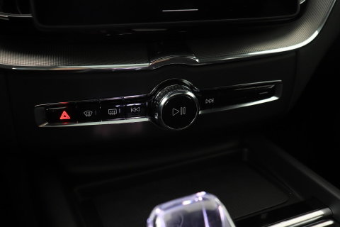 Volvo XC60 T8 Plug-in hybrid Ultra Black Edition | ACC | Panoramadak | Bowers&Wilkins | Head-Up | 360° Camera | Massage+Ventilatie | 21 inch