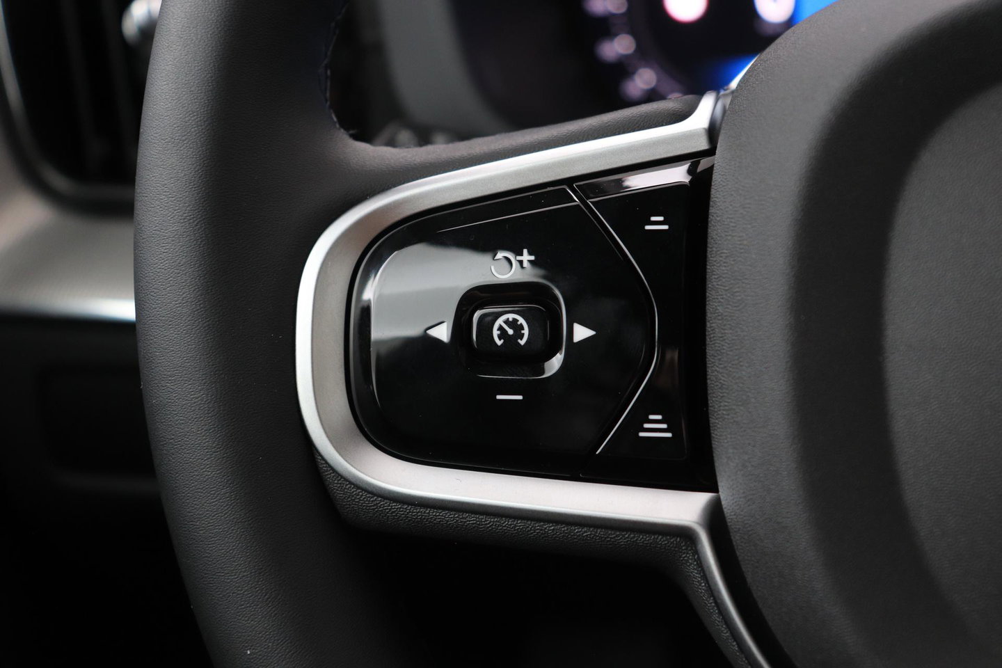 Volvo XC60 T8 Plug-in hybrid Ultra Black Edition | ACC | Panoramadak | Bowers&Wilkins | Head-Up | 360° Camera | Massage+Ventilatie | 21 inch