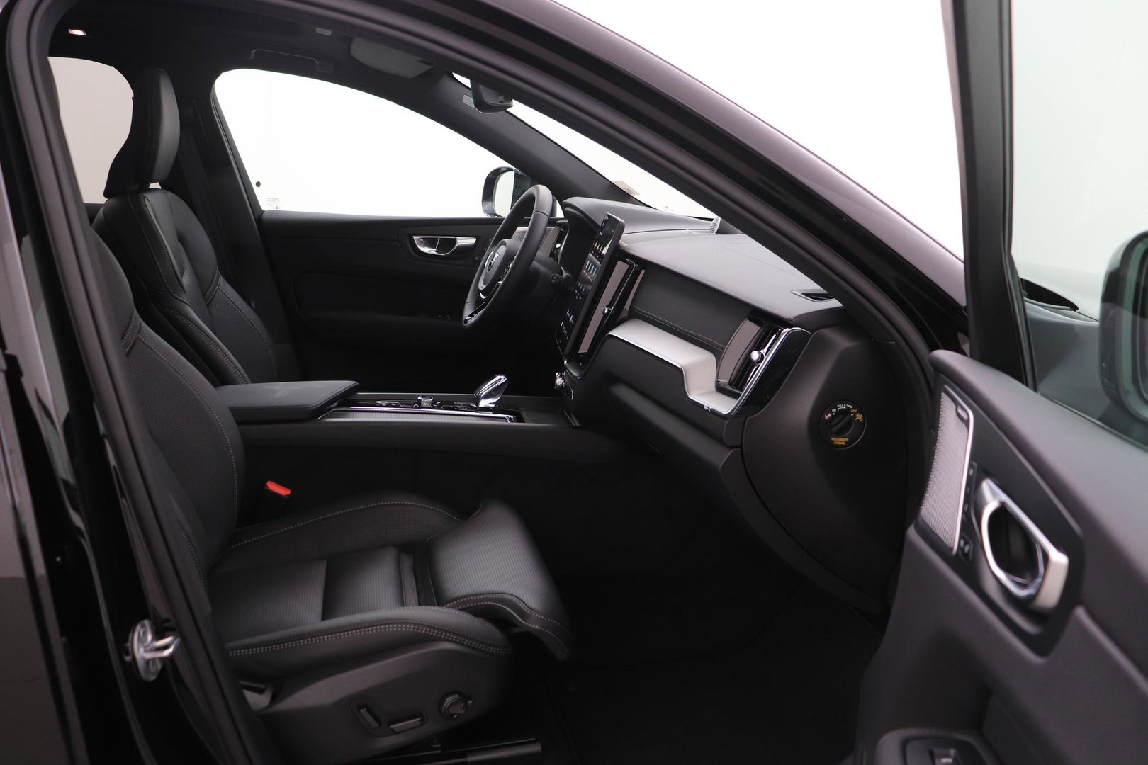 Volvo XC60 T8 Plug-in hybrid Ultra Black Edition | ACC | Panoramadak | Bowers&Wilkins | Head-Up | 360° Camera | Massage+Ventilatie | 21 inch