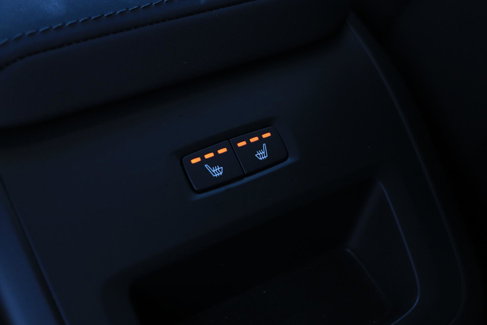 Volvo XC60 T8 Plug-in hybrid Ultra Black Edition | ACC | Panoramadak | Bowers&Wilkins | Head-Up | 360° Camera | Massage+Ventilatie | 21 inch
