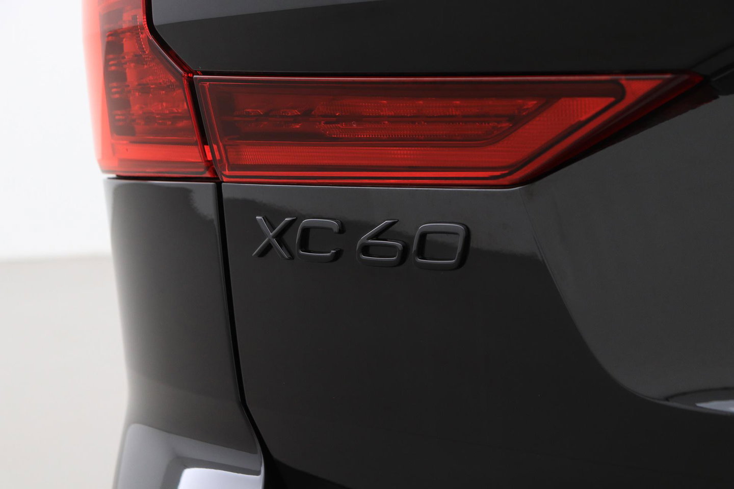 Volvo XC60 T8 Plug-in hybrid Ultra Black Edition | ACC | Panoramadak | Bowers&Wilkins | Head-Up | 360° Camera | Massage+Ventilatie | 21 inch